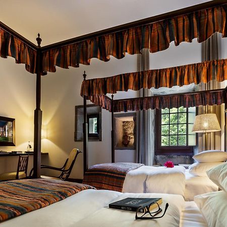 Pousada Mosteiro De Guimaraes Exterior photo A room at the hotel