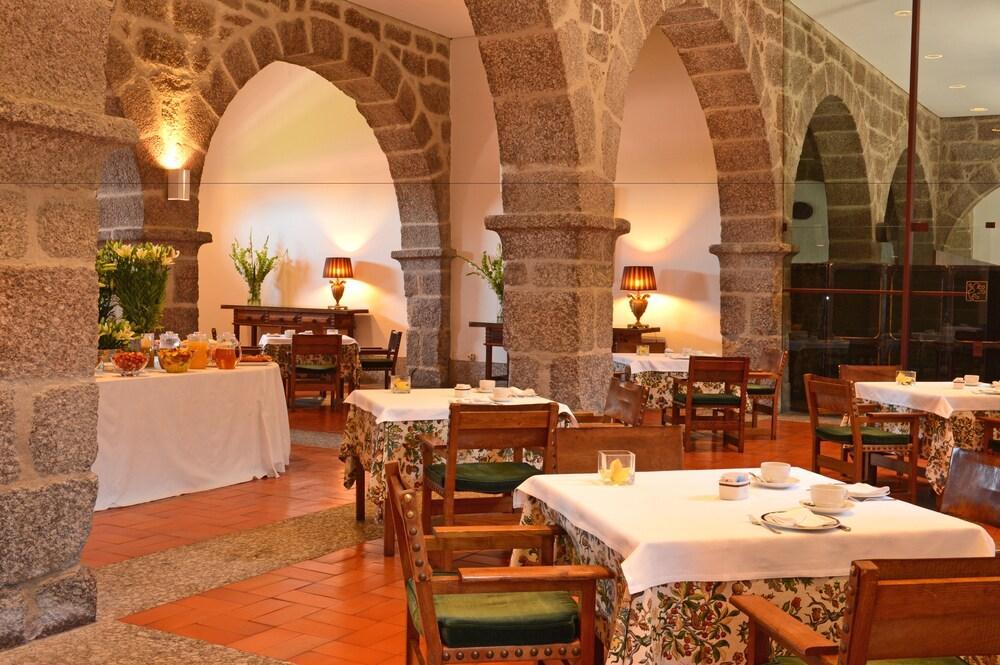 Pousada Mosteiro De Guimaraes Exterior photo Restaurant in Galicia, Spain