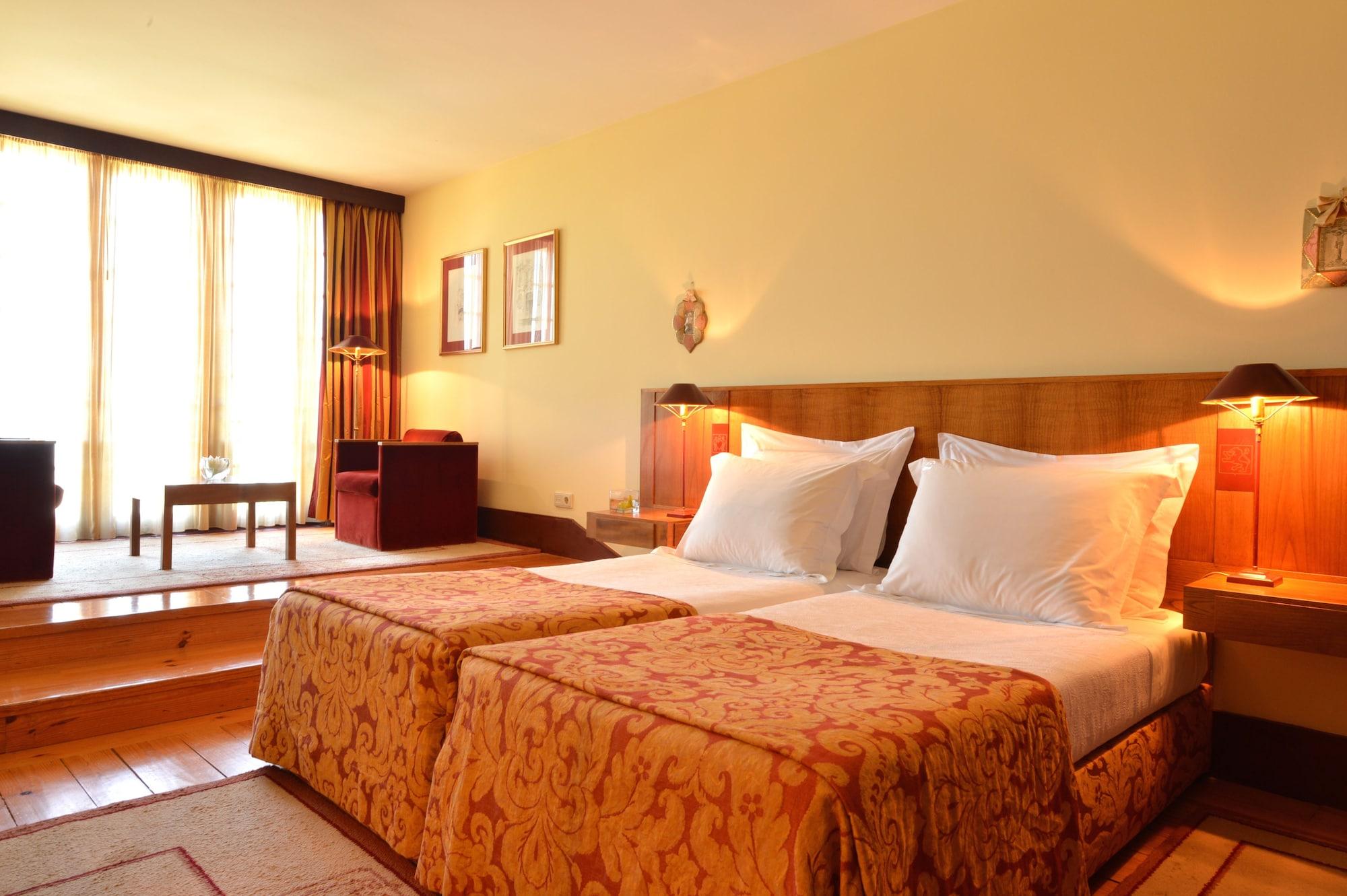 Pousada Mosteiro De Guimaraes Exterior photo A room at the hotel