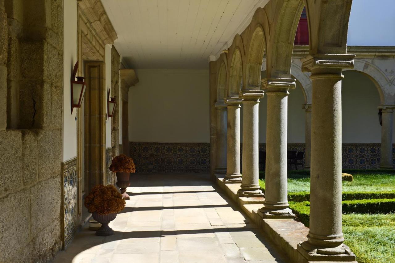 Pousada Mosteiro De Guimaraes Exterior photo Cloister of the monastery