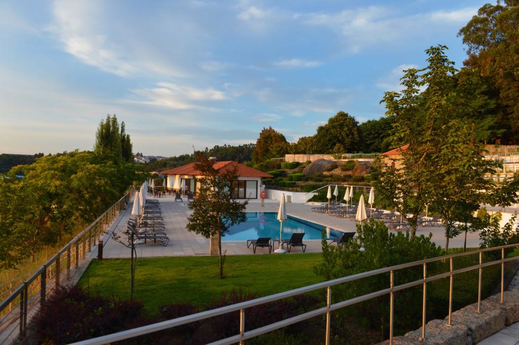 Pousada Mosteiro De Guimaraes Exterior photo The swimming pool at the hotel