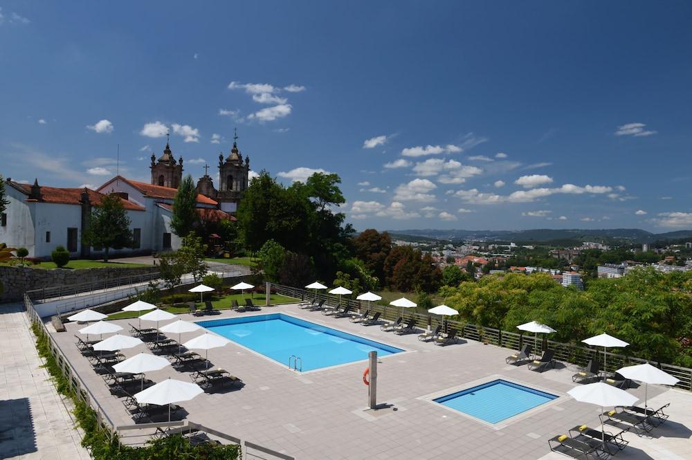 Pousada Mosteiro De Guimaraes Exterior photo The swimming pool at the Hotel