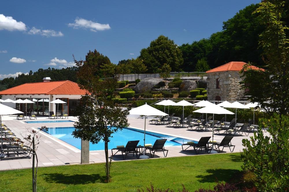 Pousada Mosteiro De Guimaraes Exterior photo The swimming pool at the Pousada de Óbidos