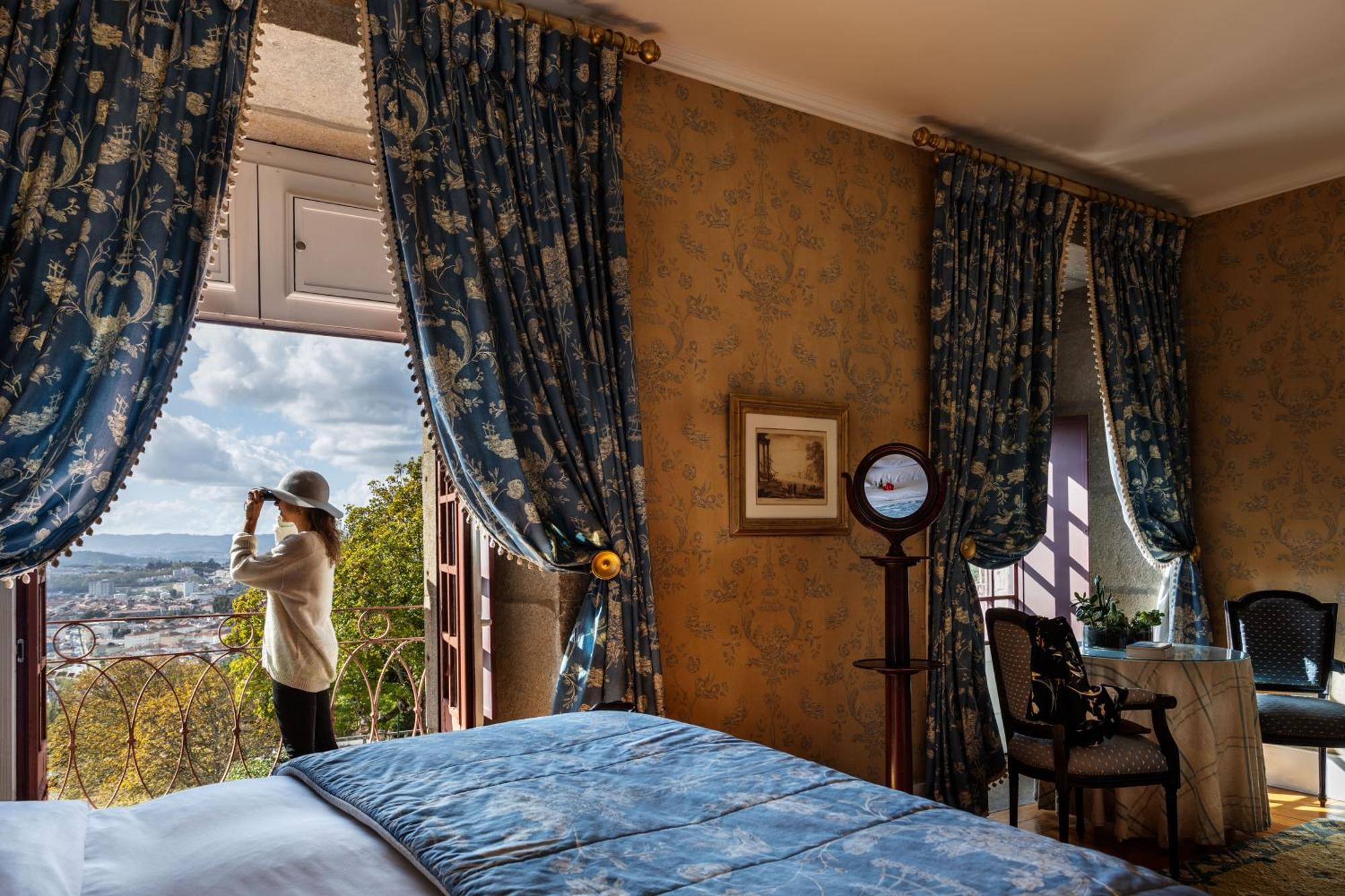 Pousada Mosteiro De Guimaraes Exterior photo A guest room at the Belmond Villa San Michele