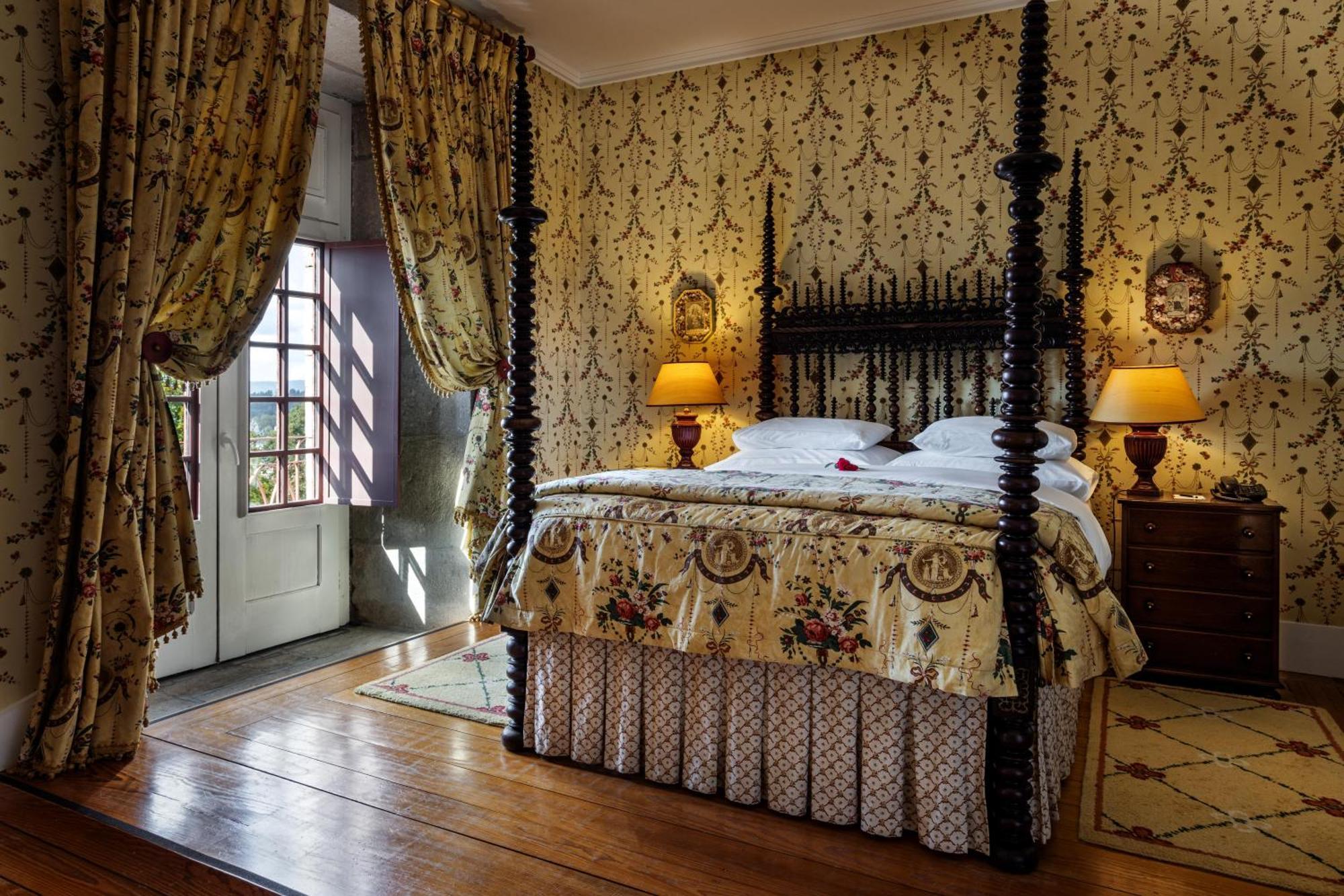Pousada Mosteiro De Guimaraes Exterior photo The bedroom of the hotel