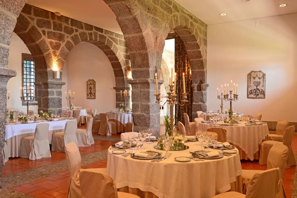 Pousada Mosteiro De Guimaraes Exterior photo The interior of the church, converted into a restaurant