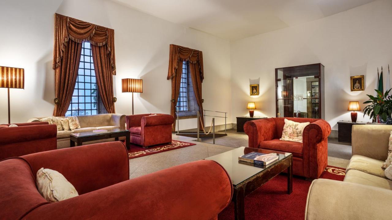 Pousada Mosteiro De Guimaraes Exterior photo The living room of the suite